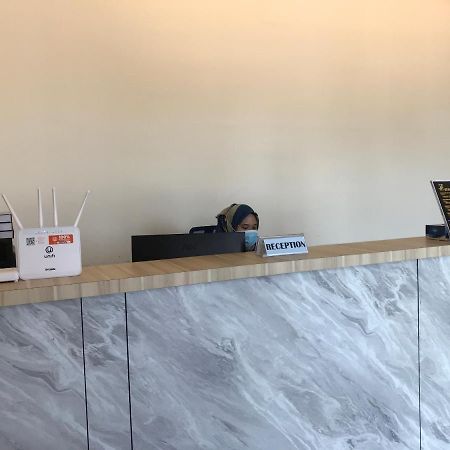 Oyo 90506 Z Stay Inn Hotel Simpang Renggam Bagian luar foto