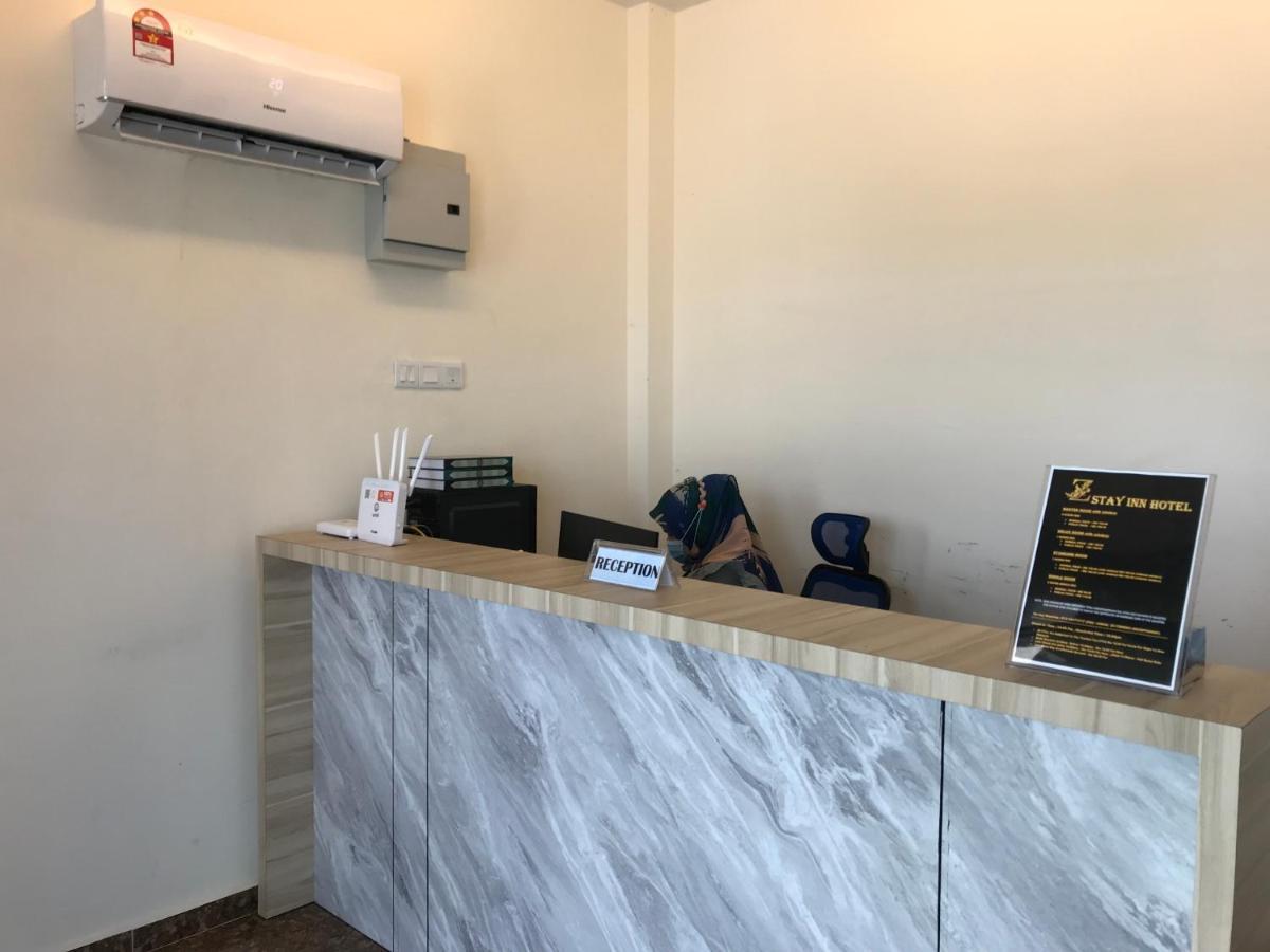 Oyo 90506 Z Stay Inn Hotel Simpang Renggam Bagian luar foto