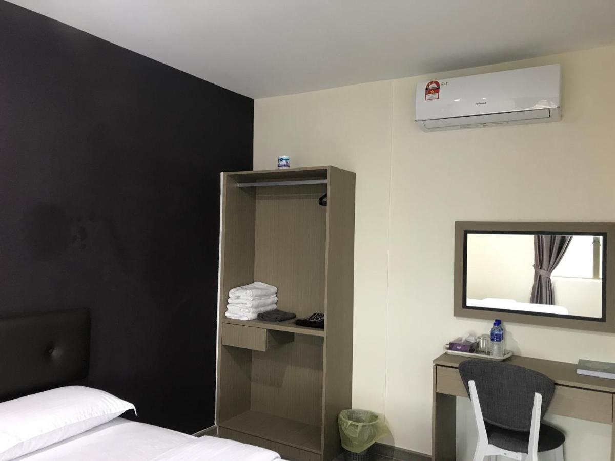 Oyo 90506 Z Stay Inn Hotel Simpang Renggam Bagian luar foto
