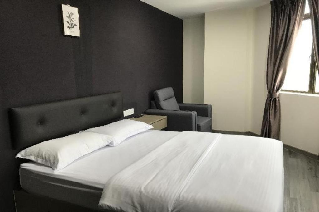 Oyo 90506 Z Stay Inn Hotel Simpang Renggam Bagian luar foto